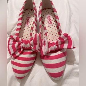 New BAIT Pink and White flats with Bow! Size 6